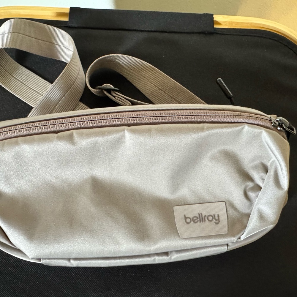 Bellroy Laneway Belt Bag 2L Fawn